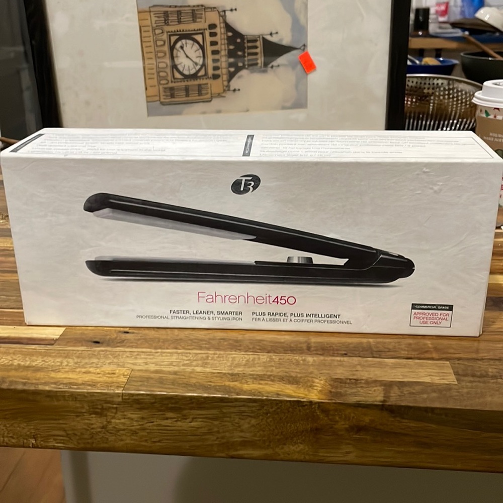 New In Box - Fahrenheit 450 Professional Straightener - Black model 53500